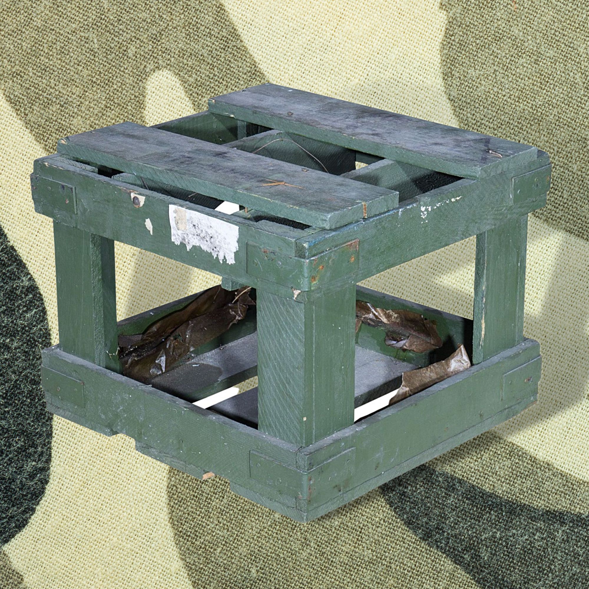Historische kleine Munitionskiste in grüner optik 40x40cm